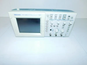 TEKTRONIX TDS 1002 TWO CHANNEL DIGITAL STORAGE OSCILLOSCOPE 60 MHZ (PLS62) - Picture 1 of 9