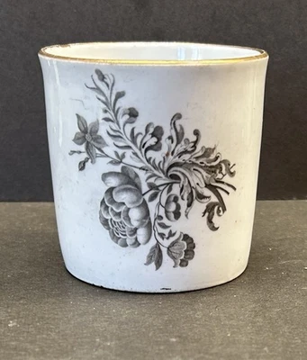 Taza de café antigua Spode Pattern 500 flores de transferencia negras y doradas, c1805 Foto 1 de 4