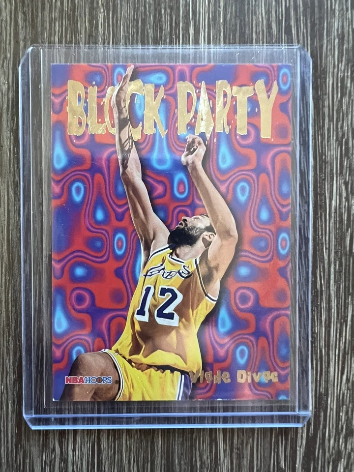 1995 SKYBOX NBA HOOPS BLOCK PARTY VLADE DIVOC LAKERS BASKETBALL CARD #5 OF 25 - Image 1 of 2