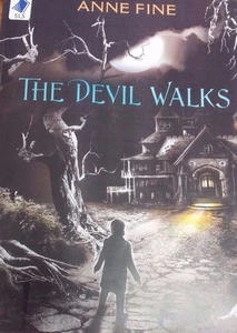The Devil Walks by Anne Fine EXTRA LARGE PRINT (Paperback, 2011) - Imagen 1 de 1