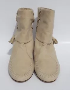 MANOLO BLAHNIK Creme Bone Beige Suede Moccasin Stitch Tassel Flat Ankle Boots 38 - Picture 1 of 12