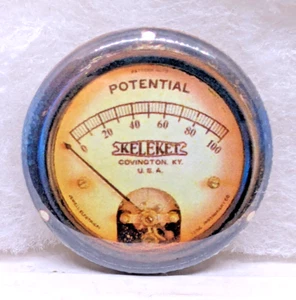 Potential Keleket Covington USA Pressure Gauge Pin Back 3D Steampunk Design 1" - Picture 1 of 9