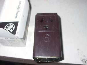 NEW OLD STOCK GE SURFACE DRYER RECEPTACLE # 1039-3 125/250V  30A - Picture 1 of 2