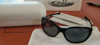 Nuevas gafas de sol polarizadas Oakley Abandon para mujer pulidas negras grises 12-976 Foto 1 de 4
