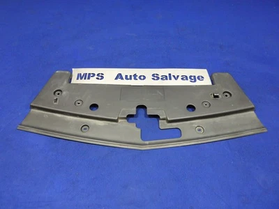 Ford Mustang GT 2005-2009 4,6 L OEM cubierta del radiador protector de mira C92 Foto 1 de 4