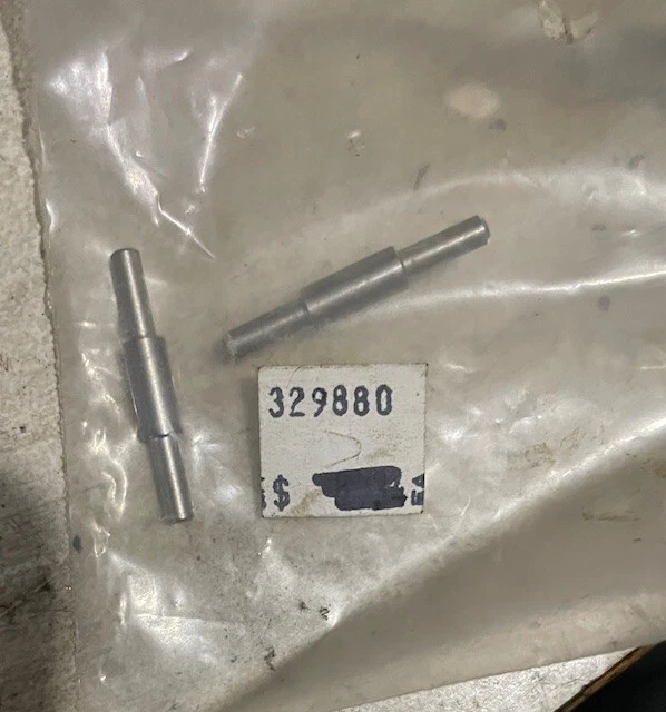 2 NOS EVINRUDE Johnson  outboard   Guide To Roller Pin 329880 - Image 1 of 1