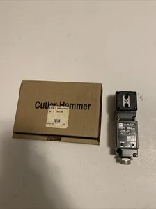 Cutler Hammer E51PLF3P5 E51 Fiber Optic Proximity Sensor FNFP. I2 - Picture 1 of 6