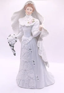 Statuina vintage Lenox la signora della sposa del centenario fine porcellana 8,75" - Foto 1 di 10