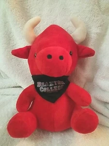 Bufanda universitaria BULL roja 8" sentada suave de felpa Braxton RARA - Imagen 1 de 7