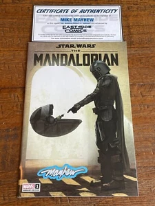 STAR WARS THE MANDALORIAN #1 MIKE MAYHEW SIGNED COA TRADE DRESS VARIANT-A GROGU - Picture 1 of 2