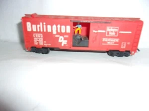D7 (HO) Tyco “Burlington DF Route" CB&Q 19720 40’ Box Car w/Unloading - Picture 1 of 5