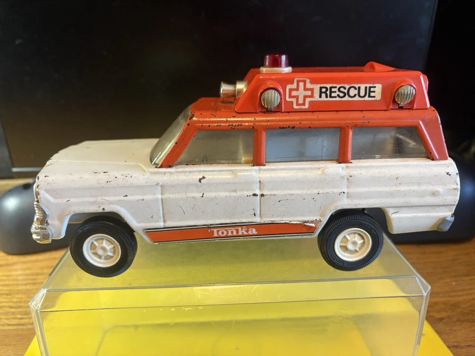 Tonka USA Pressed Steel Rescue Ambulance Jeep Wagoneer Vtg 1960s Used Original - Image 1 of 4