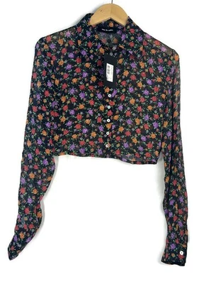 Blusa corta con cuello estampado floral de seda negra talla mediana The Kooples para mujer Foto 1 de 4