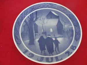 1928 ROYAL COPENHAGEN CHRISTMAS OLD PLATE VICAR CHURCH - Picture 1 of 2