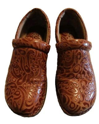 Zapatos Born Mujer Talla 9.5 Cuero Rojo Bolo Gamuza Cómodos Sin Cordones Zuecos de Enfermería Foto 1 de 4