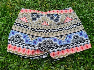 Old Navy Women's Multicolored Patterned Flat Front Chino Shorts Size 0 - Picture 1 of 8