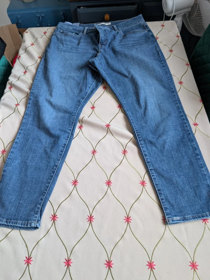 Levi's Women's 311 Shaping Skinny Jeans Size 14w - Image 1 of 4