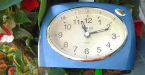 Vintage Timex Quarz Nachttisch batteriebetrieben quadratisch sehr lauter Wecker blau - Bild 1 von 3