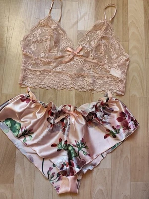 Verspielte Erotik Unterwäsche Set Gr. L Slip Bustier Blumen Romantik Spitze Neu  - Bild 1 von 2