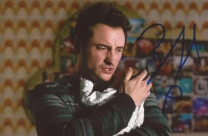EASTENDERS* JAMES BYE 'MARTIN FOWLER' SIGNED 6x4 ACTION PHOTO+COA - Picture 1 of 1