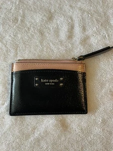 Kate Spade Jeanne kleines Kartenetui mit Reißverschluss schwarz & pink Leder neu ohne Etikett - Bild 1 von 3
