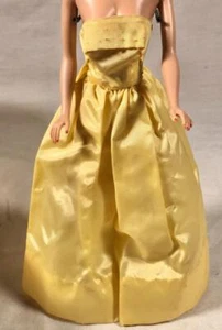 VESTIDO DE NOCHE SIN TIRANTES AMARILLO TALLA BARBIE HECHO A MANO VINTAGE ROBLE HECHO A MANO - Imagen 1 de 2