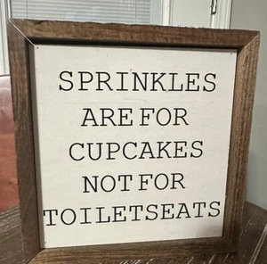 Letrero de madera para baño Los aspersores son para cupcakes no para asientos de inodoro 6 x 6" - Imagen 1 de 4