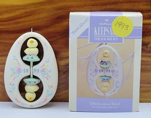 Chicks on a Twirl PRIMAVERA DE PASCUA hecho a mano sello recuerdo adorno 1993 - Imagen 1 de 21