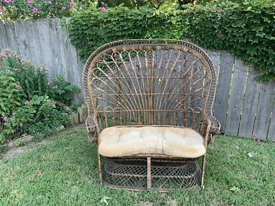 Silla vintage bohemia de mimbre de ratán pavo real Foto 1 de 4
