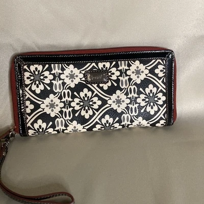 Cartera Muñequera Fósil Floral Blanco y Negro con Ranuras para Tarjetas y Bolsas Foto 1 de 4