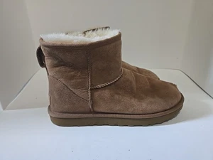 UGG Classic  Mini Ankle Boots Sz 8 Chestnut Suede Sheepskin Lined Boot - Picture 1 of 7