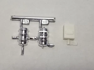 Diamond REO Truck Tractor LUBEREFINER & BRACKET for 1:25 AMT Model Kit - Picture 1 of 9