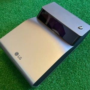 LG PH450UG Ultra Short Focus LED Projector Built-in Battery 450lm 10Wh silver - Picture 1 of 7