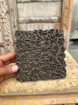 Bloque de impresión floral antiguo de madera tallado a mano de 1800 Foto 1 de 4