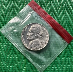 1970-D Jefferson Nickel -Mint Sealed- **FREE SHIPPING** - Picture 1 of 2