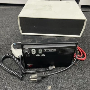 MOTOROLA Promień CM200 4CH 25W UHF PMLN4598C AAM50RNC9AA1AN Mobilne radio 2-drożne - Zdjęcie 1 z 9