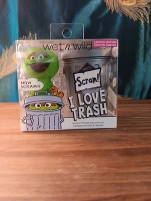 Juego de esponja/licuadora de maquillaje Oscar Sesame Street Wet N Wild I Love Trash  Foto 1 de 4