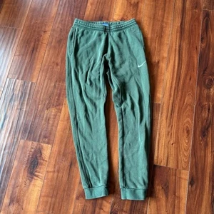 Nike Jogginghose Herren Medium Grün Solo Swoosh Sportswear Club Taper Cuffed - Bild 1 von 9