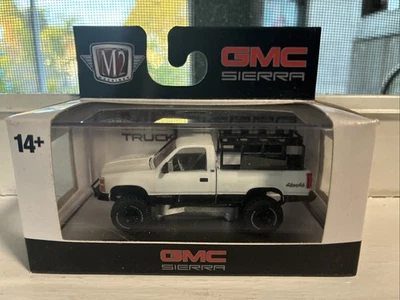 1/64 M2 MACHINES 1998 GMC SIERRA 1500 4X4 R77 WHITE - Image 1 of 3