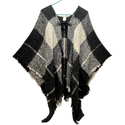 Maurices Toggle Front Poncho Women’s OSFM Black White Plaid Fringe Wrap Boho GUC - Image 1 of 4