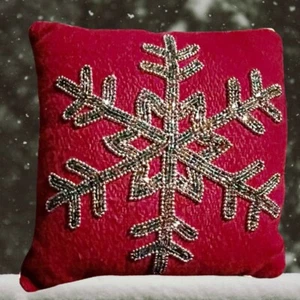 Almohada de Navidad de lana con cuentas a mano de 12"" borde cuadrado de oro/cuentas verdes - Imagen 1 de 9
