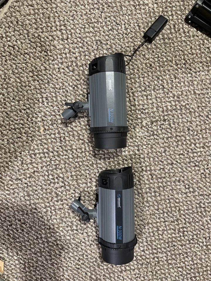 N300W Neewer Professional Photo System Studio Light - Image 1 of 1