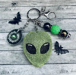 Alien Fabelwesen Schlüsselanhänger Taschenclip - Bild 1 von 5