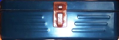 Caja de aparejos de metal azul Union Chests modelo No. 2311 111/2”x51/2”x4” patente# 3171566 Foto 1 de 4