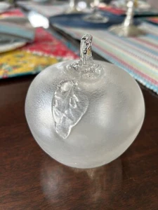 Vintage Silvestri Apfel Silberstaub mattiert Oro Kunstglas Briefbeschwerer Glas Obst - Bild 1 von 4