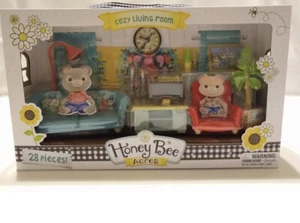 Honey Bee Acres Cozy Living Room for Dollhouse Playset 28 Pieces New - Picture 1 of 5