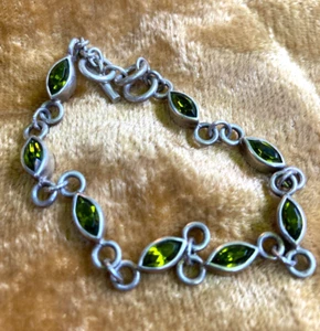 Hellgrüner Peridot 8 Edelsteine 925 gestempelt Sterlingsilber Armband 8" lang - Bild 1 von 4