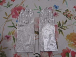 Vintage Neu aus altem Lagerbestand neue silberne lahme Handschuhe --- 8,5" Armbandlänge -- Größe 7 - Bild 1 von 2