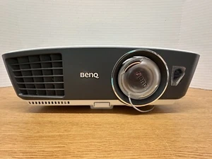 Proyector de video para el hogar BenQ W770ST 720P encendido lámpara probada - Imagen 1 de 12