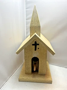 Dekorative rustikale Kirche aus Holz mit Steil Vogelhaus Knisterfarbe creme - Bild 1 von 4